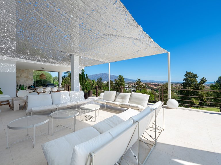 Villa for Sale in La Alqueria, Benahavis, Malaga 13