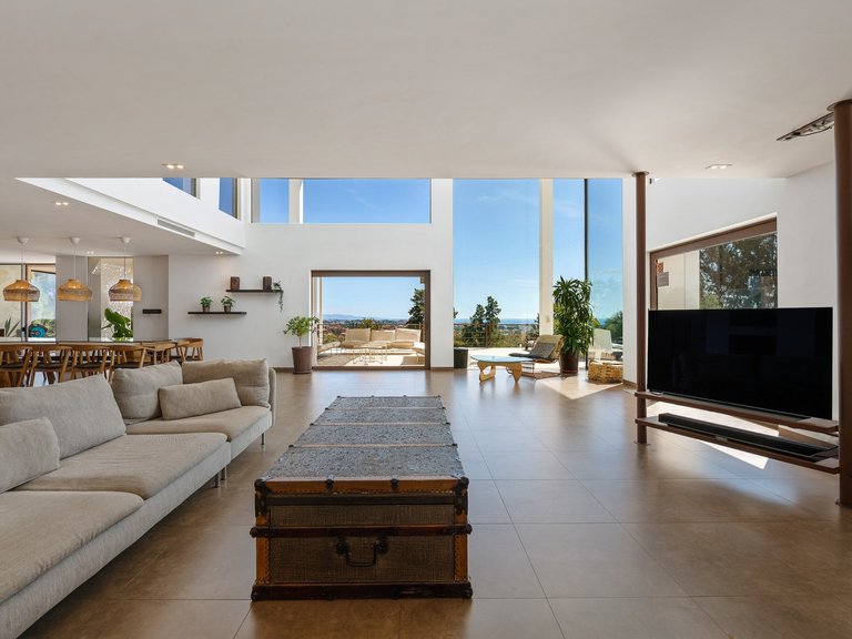 Villa for Sale in La Alqueria, Benahavis, Malaga 1