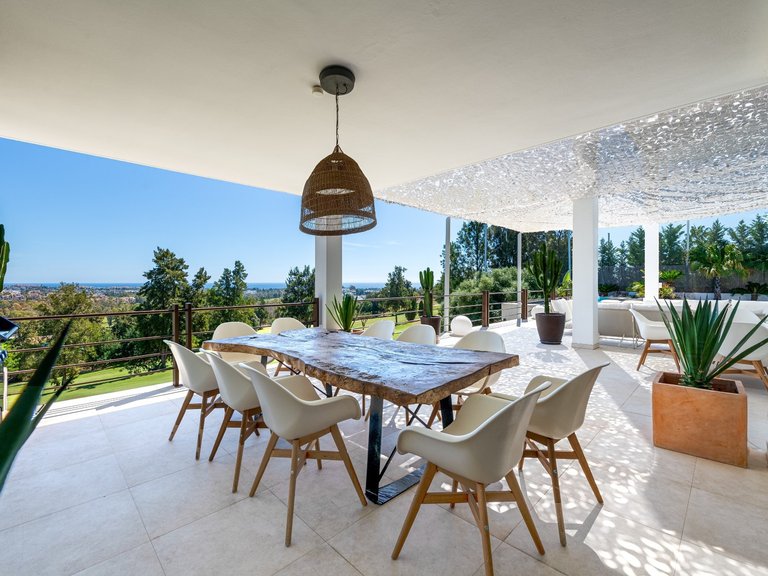 Villa for Sale in La Alqueria, Benahavis, Malaga 21