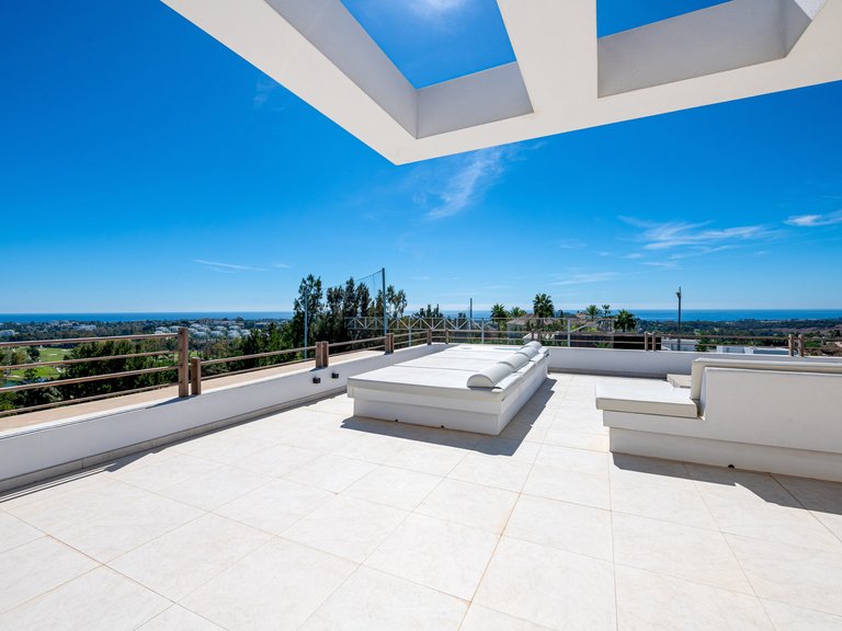 Villa for Sale in La Alqueria, Benahavis, Malaga 12