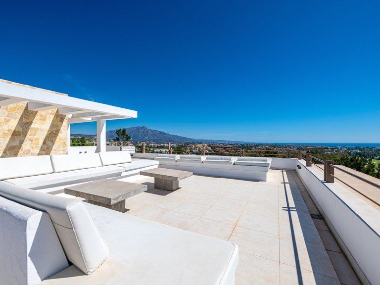 Villa for Sale in La Alqueria, Benahavis, Malaga 15