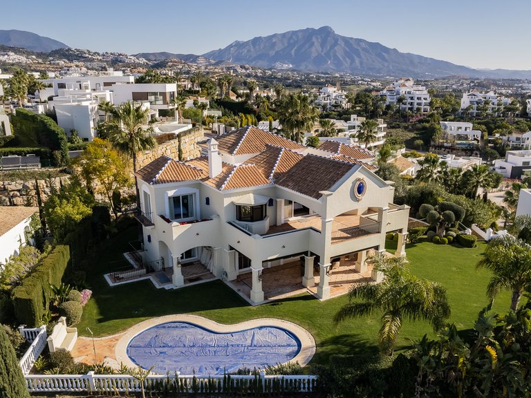 Villa for Sale in La Alqueria, Benahavis, Malaga 5