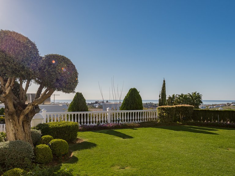 Villa for Sale in La Alqueria, Benahavis, Malaga 15