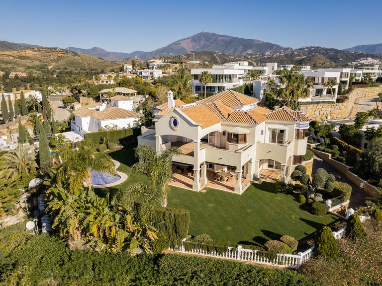 Villa for Sale in La Alqueria, Benahavis, Malaga 6