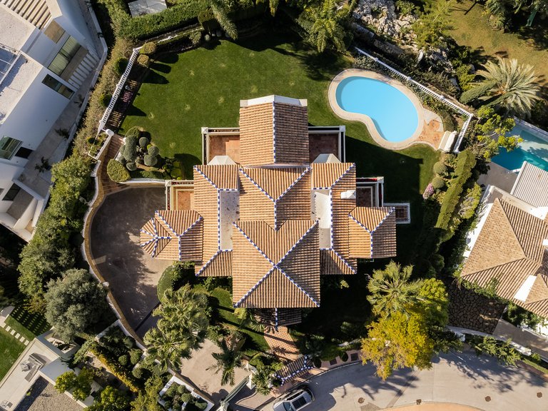 Villa for Sale in La Alqueria, Benahavis, Malaga 8