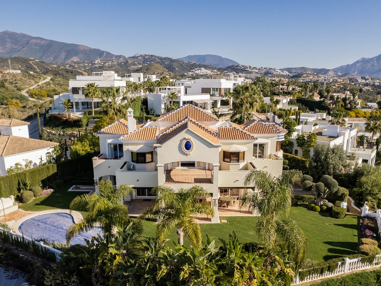 Villa for Sale in La Alqueria, Benahavis, Malaga 3