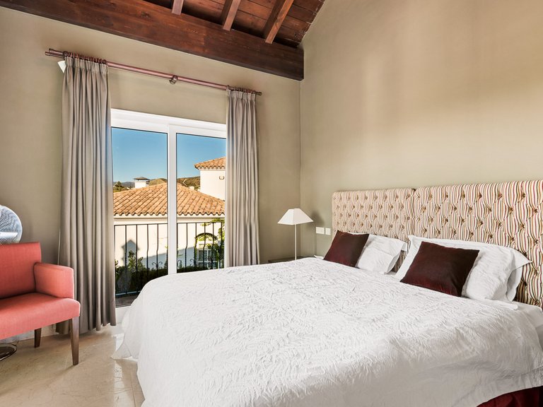 Villa for Sale in La Alqueria, Benahavis, Malaga 27