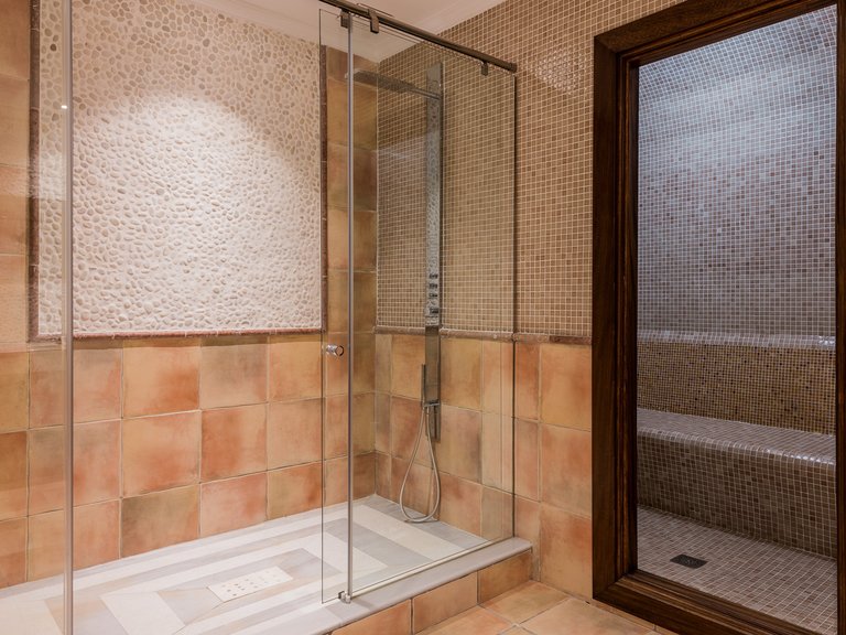 Villa for Sale in La Alqueria, Benahavis, Malaga 17