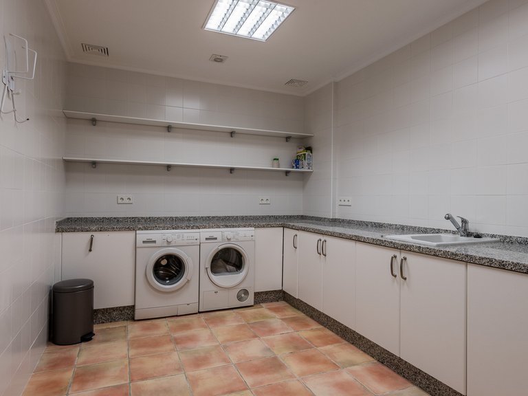 Villa for Sale in La Alqueria, Benahavis, Malaga 31