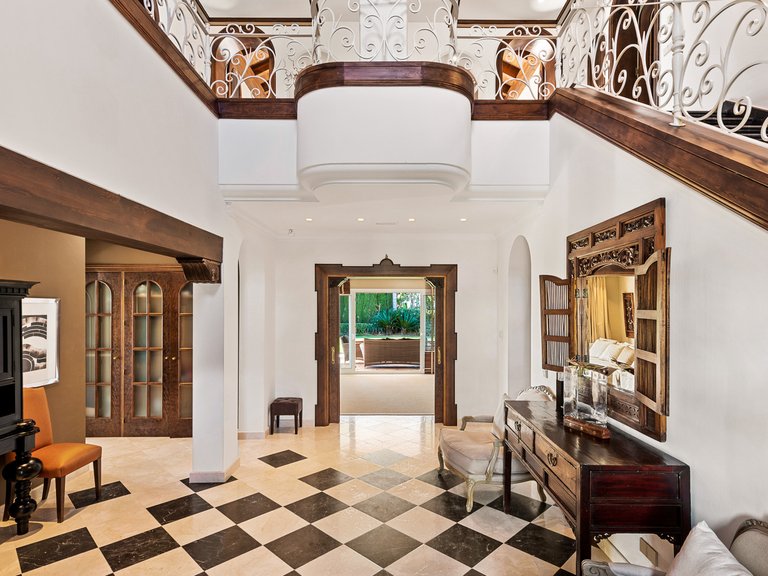 Villa for Sale in La Alqueria, Benahavis, Malaga 24