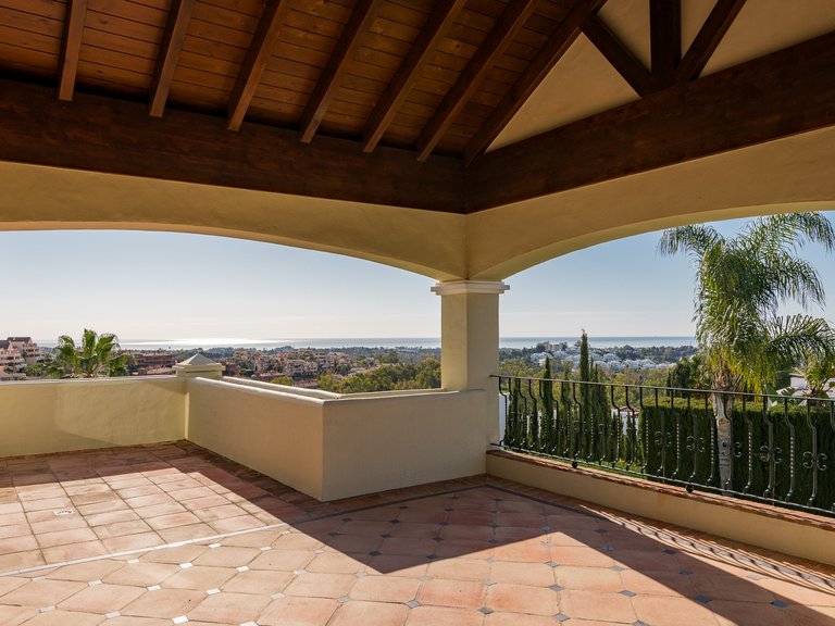 Villa for Sale in La Alqueria, Benahavis, Malaga 20
