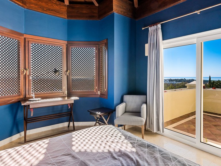 Villa for Sale in La Alqueria, Benahavis, Malaga 11