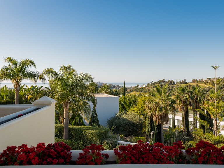 Villa for Sale in La Alqueria, Benahavis, Malaga 16