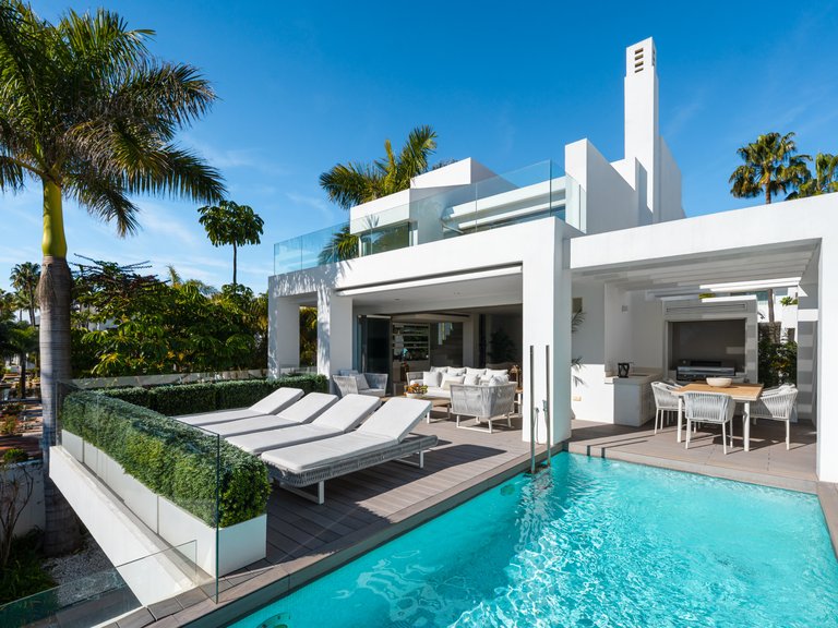 Villa for Sale in Marbella Golden Mile, Marbella, Malaga 23