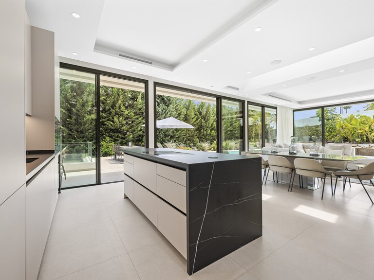 Villa for Sale in Nueva Andalucia, Marbella, Malaga 27
