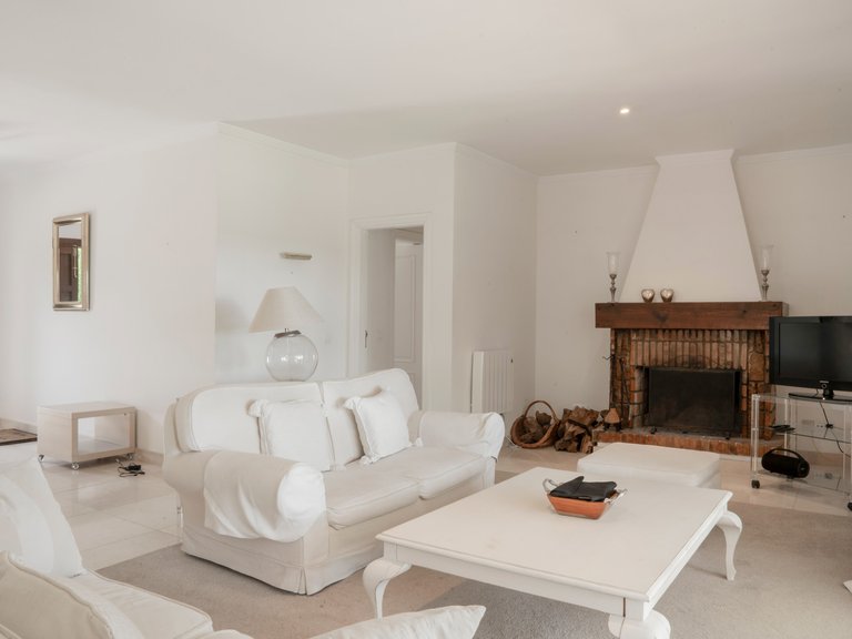 Villa for Sale in Estepona East, Estepona, Malaga 14
