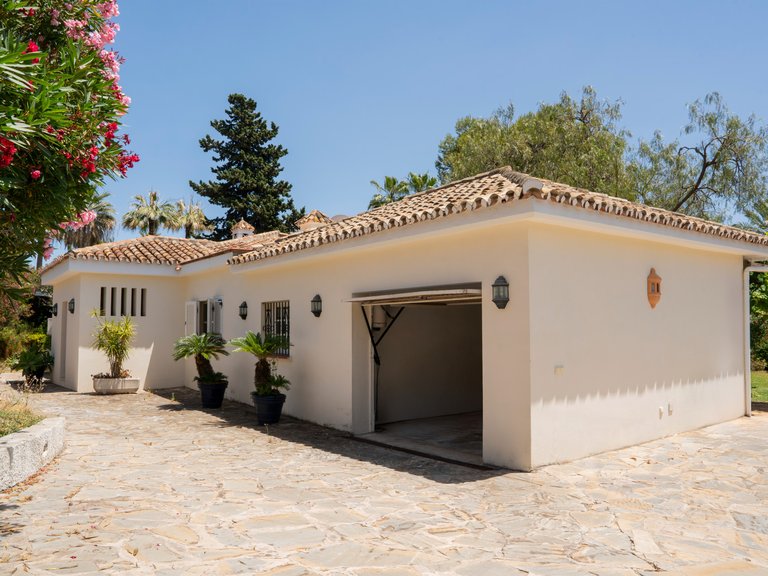 Villa for Sale in Estepona East, Estepona, Malaga 4