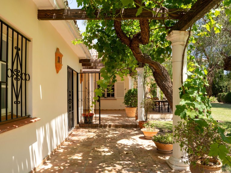 Villa for Sale in Estepona East, Estepona, Malaga 1