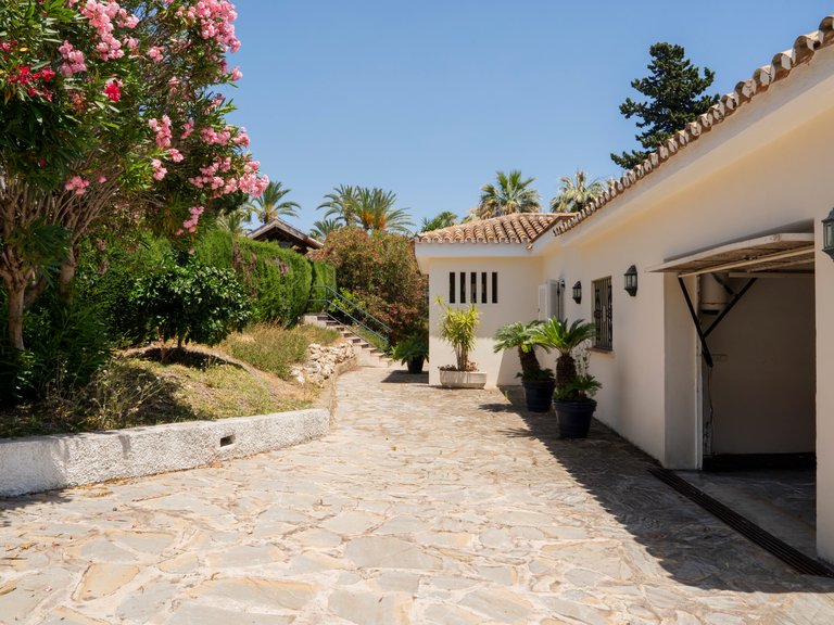 Villa for Sale in Estepona East, Estepona, Malaga 5