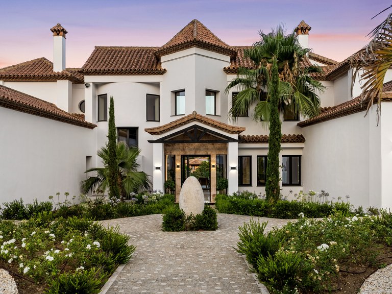 Villa for Sale in Los Flamingos, Benahavis, Malaga 40