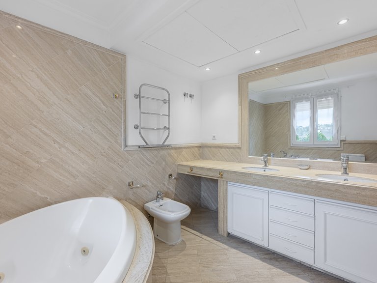 Apartment for Sale in Marbella Golden Mile, Marbella, Malaga 23