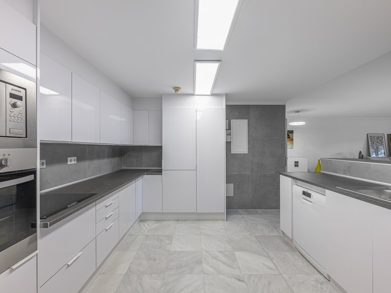 Apartment for Sale in Marbella Golden Mile, Marbella, Malaga 13
