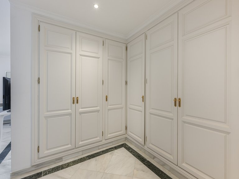 Apartment for Sale in Marbella Golden Mile, Marbella, Malaga 26
