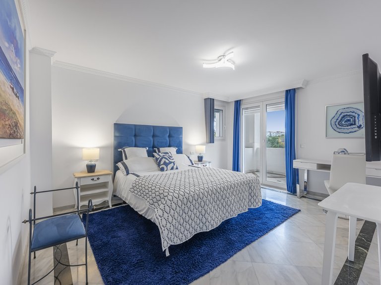 Apartment for Sale in Marbella Golden Mile, Marbella, Malaga 25