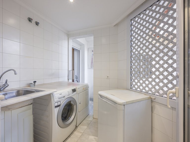 Apartment for Sale in Marbella Golden Mile, Marbella, Malaga 15