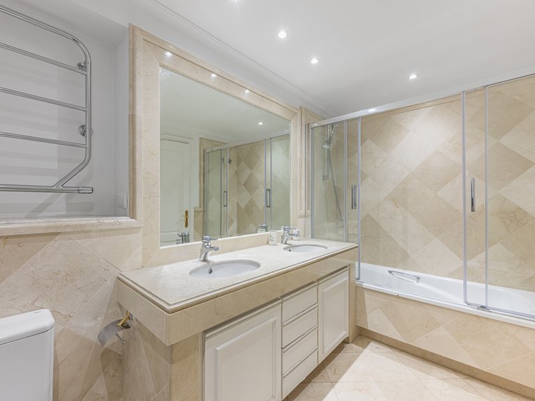 Apartment for Sale in Marbella Golden Mile, Marbella, Malaga 19