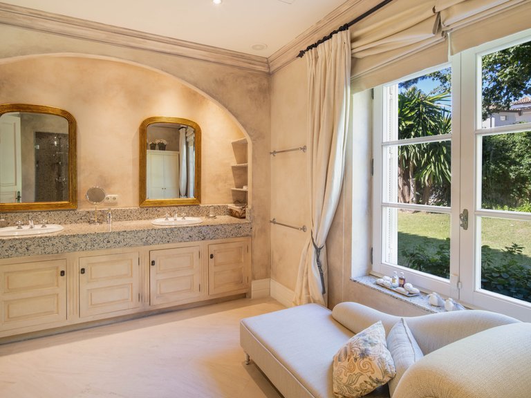 Villa for Sale in Marbella Golden Mile, Marbella, Malaga 10