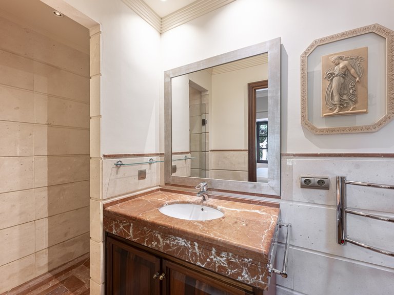 Villa for Sale in Marbella Golden Mile, Marbella, Malaga 24