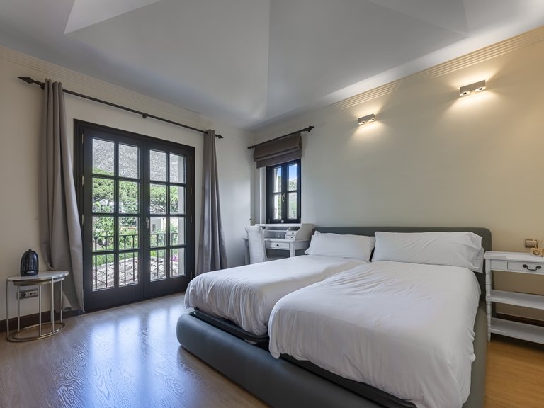 Villa for Sale in Marbella Golden Mile, Marbella, Malaga 27