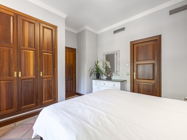 Villa for Sale in Marbella Golden Mile, Marbella, Malaga 29