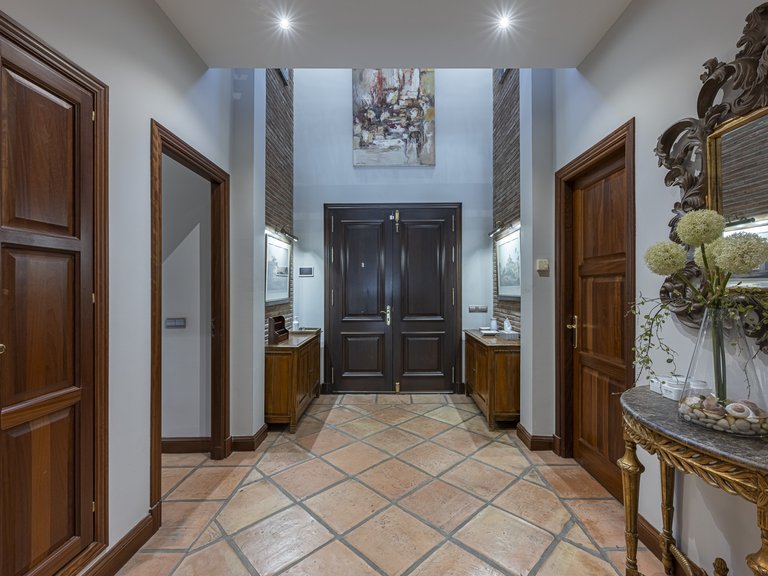 Villa for Sale in Marbella Golden Mile, Marbella, Malaga 19
