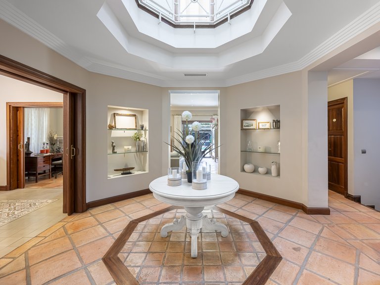 Villa for Sale in Marbella Golden Mile, Marbella, Malaga 4