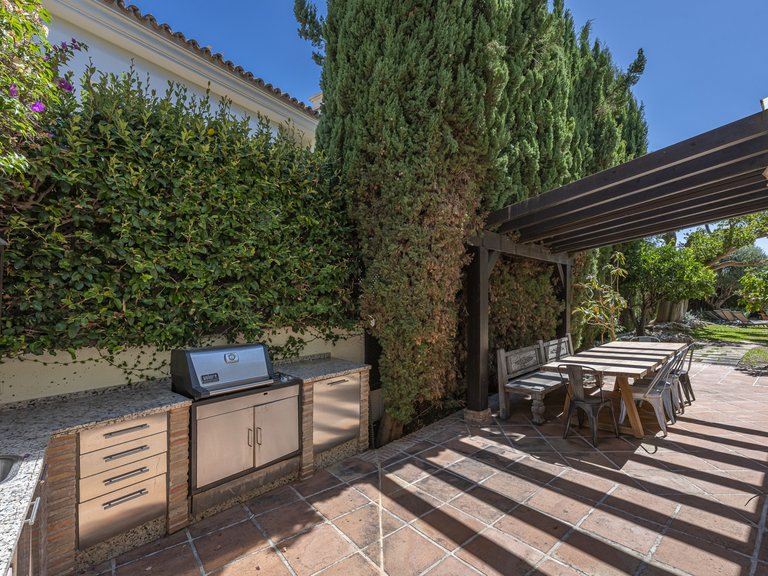 Villa for Sale in Marbella Golden Mile, Marbella, Malaga 15