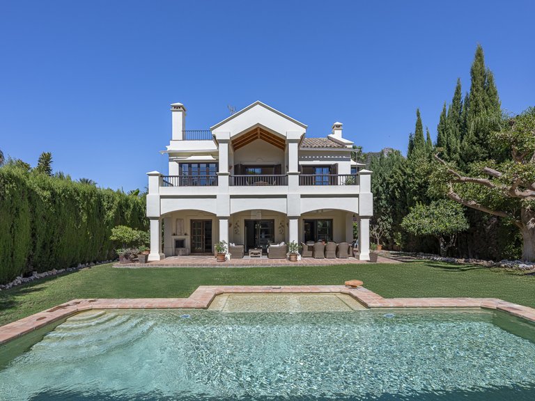 Villa for Sale in Marbella Golden Mile, Marbella, Malaga 1