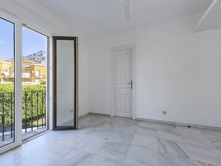Town House for Sale in Marbella Golden Mile, Marbella, Malaga 25