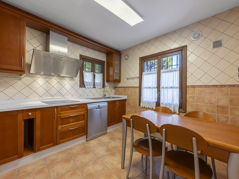 Town House for Sale in Marbella Golden Mile, Marbella, Malaga 12