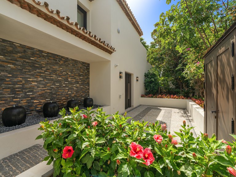 Villa for Sale in Marbella Golden Mile, Marbella, Malaga 25