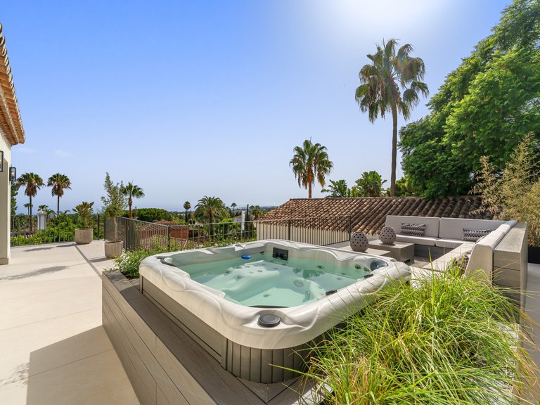 Villa for Sale in Marbella Golden Mile, Marbella, Malaga 26