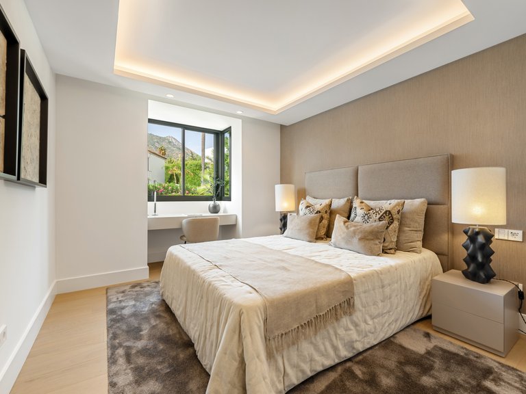 Villa for Sale in Marbella Golden Mile, Marbella, Malaga 3