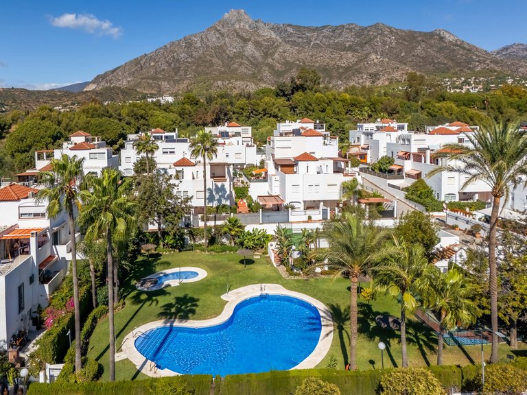 Town House for Sale in Marbella Golden Mile, Marbella, Malaga 1