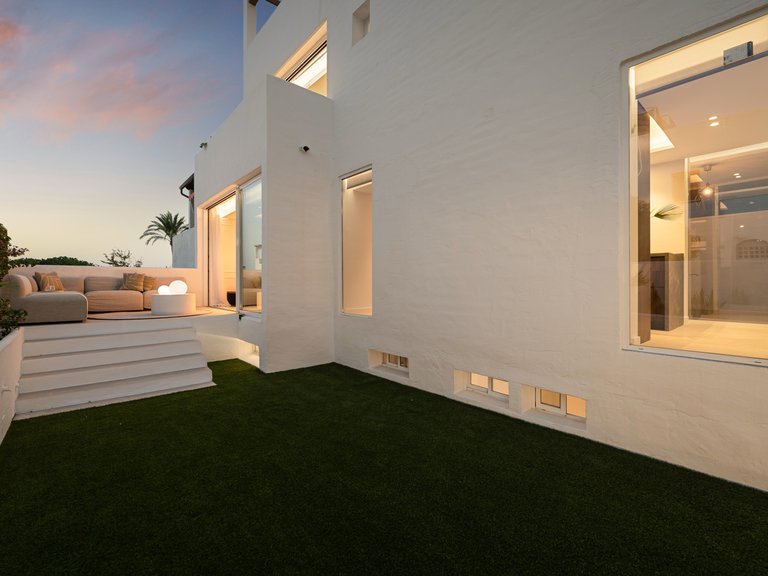 Town House for Sale in Marbella Golden Mile, Marbella, Malaga 23