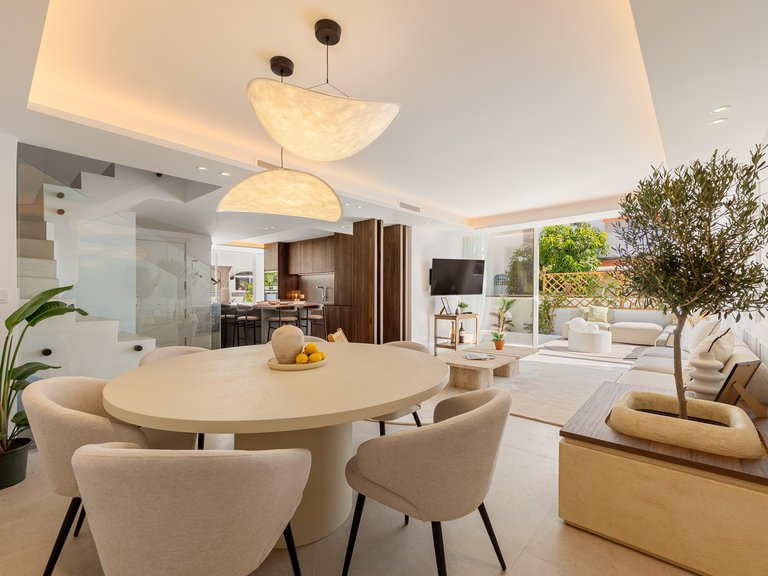 Town House for Sale in Marbella Golden Mile, Marbella, Malaga 2