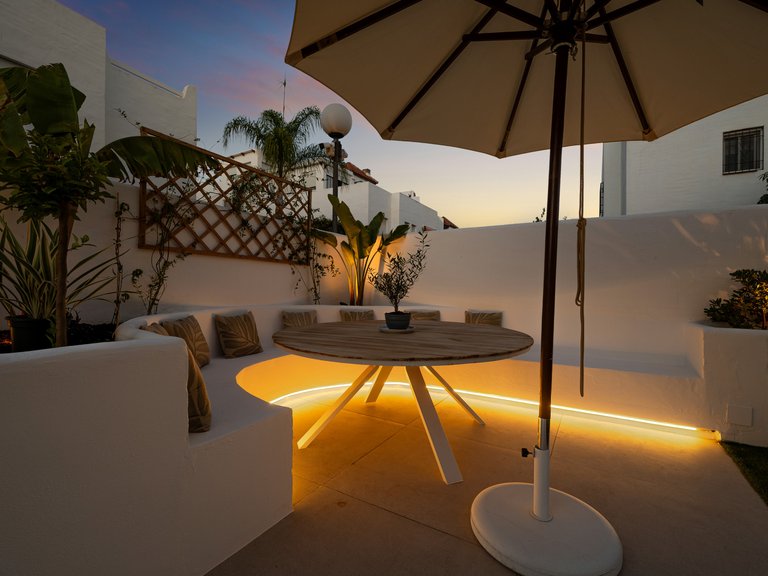 Town House for Sale in Marbella Golden Mile, Marbella, Malaga 18