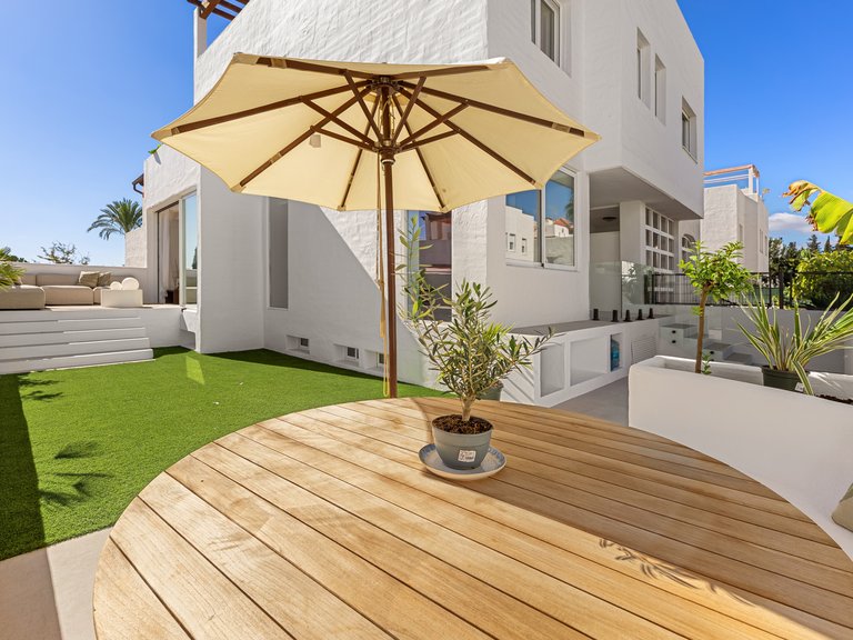 Town House for Sale in Marbella Golden Mile, Marbella, Malaga 11
