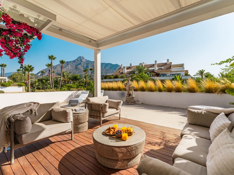 Penthouse for Sale in Marbella Golden Mile, Marbella, Malaga 1