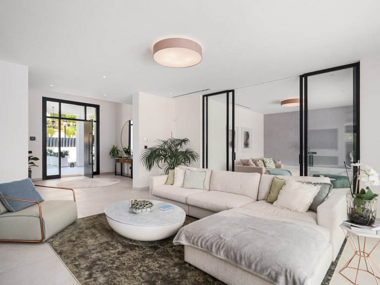 Villa for Sale in Marbella Este, Marbella, Malaga 11